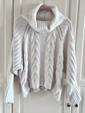 White chunky knit sweater sz M
